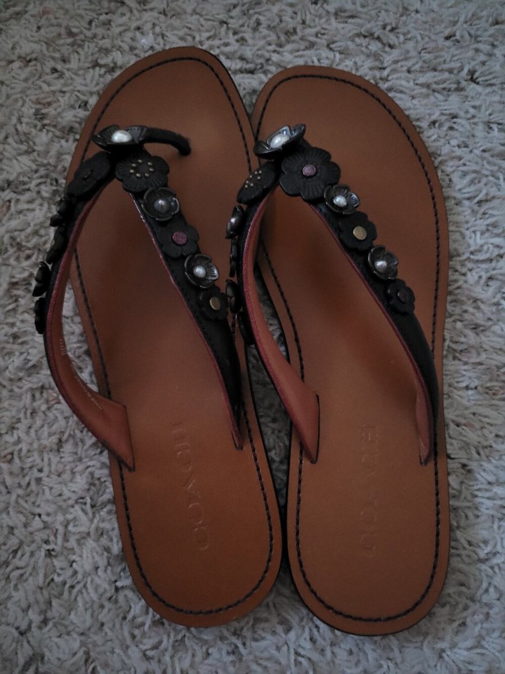 Cute Coach Floral Applique Sandals - 9